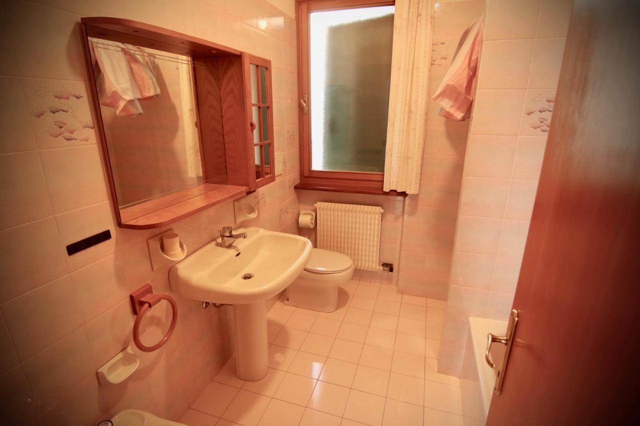 3 Rooms Apartment Whit Balcony And Lake Wiew 马尔切西内 外观 照片